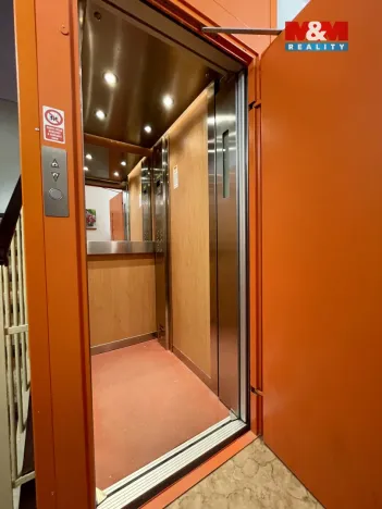 Pronájem bytu 1+1, Chomutov, Březenecká, 33 m2