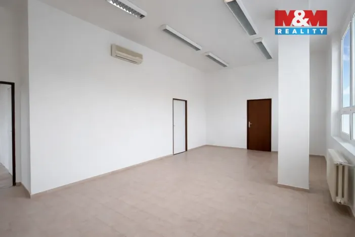 Pronájem obchodního prostoru, Louny, Školní, 74 m2