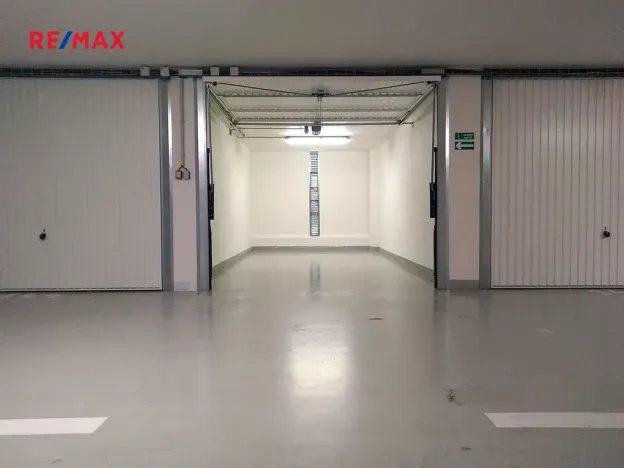 Pronájem garáže, Praha - Prosek, Lovosická, 17 m2