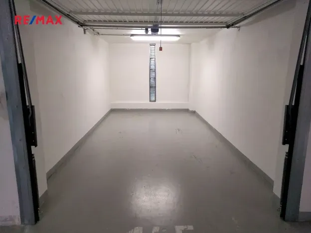 Pronájem garáže, Praha - Prosek, Lovosická, 17 m2