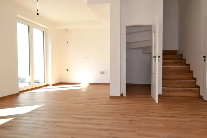 Pronájem rodinného domu, Jenišov, Slunná, 117 m2