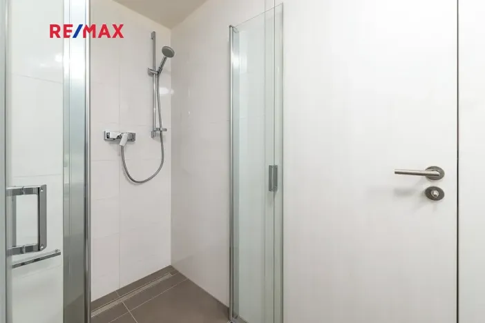 Pronájem bytu 1+kk, Praha - Hloubětín, Poděbradská, 33 m2