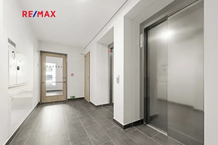 Pronájem bytu 1+kk, Praha - Hloubětín, Poděbradská, 33 m2