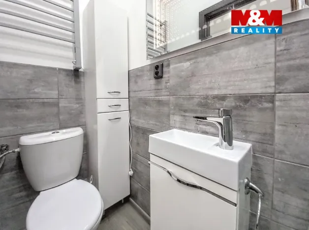 Pronájem bytu 1+1, Karlovy Vary - Dvory, 1. máje, 28 m2