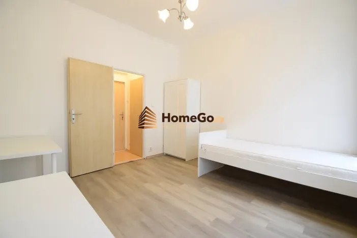 Pronájem bytu 1+kk, Praha - Vršovice, Sevastopolská, 17 m2