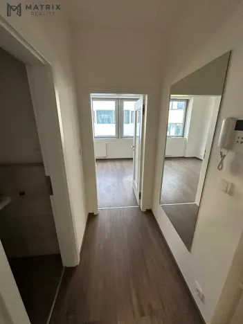Pronájem bytu 1+kk, Praha - Libeň, U Rokytky, 39 m2