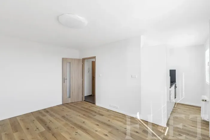 Pronájem bytu 1+kk, Praha - Prosek, Bílinská, 27 m2