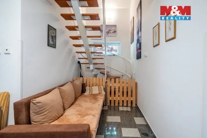 Prodej rodinného domu, Hajany, 285 m2