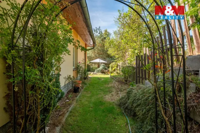 Prodej rodinného domu, Hajany, 285 m2