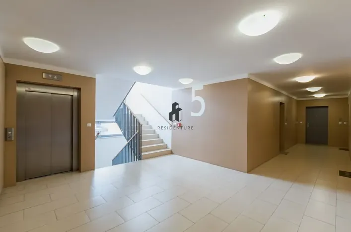 Pronájem bytu 1+kk, Praha - Vinohrady, Korunní, 42 m2