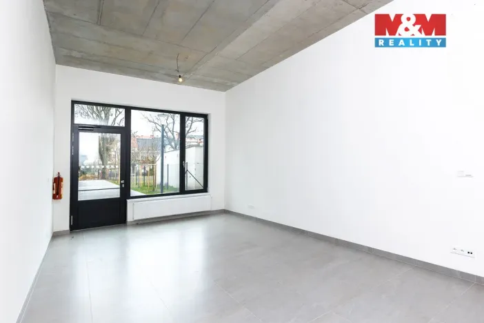 Pronájem obchodního prostoru, Pardubice, Smilova, 39 m2