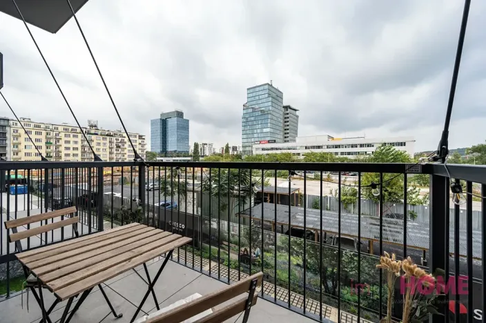 Pronájem bytu 1+kk, Praha - Holešovice, V háji, 37 m2