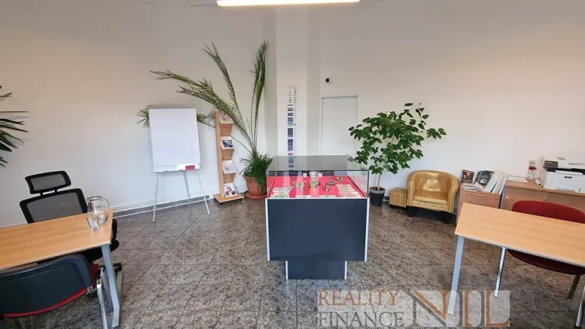 Pronájem obchodního prostoru, Plzeň, Na Roudné, 76 m2