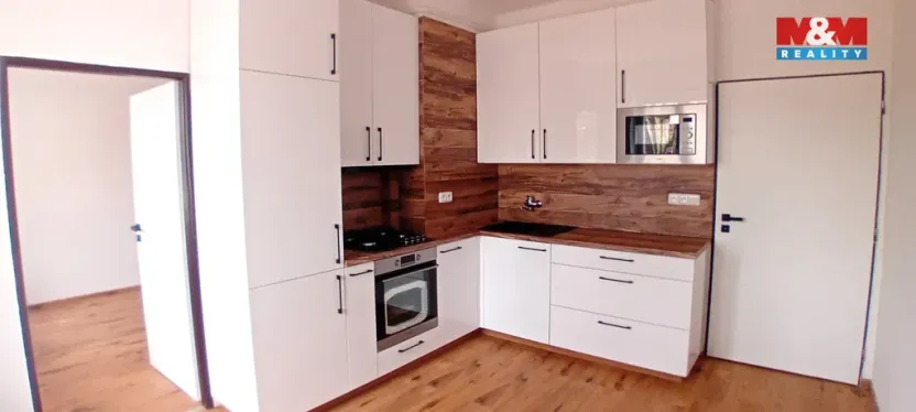 Pronájem bytu 2+kk, Dvůr Králové nad Labem, nábřeží Benešovo, 36 m2