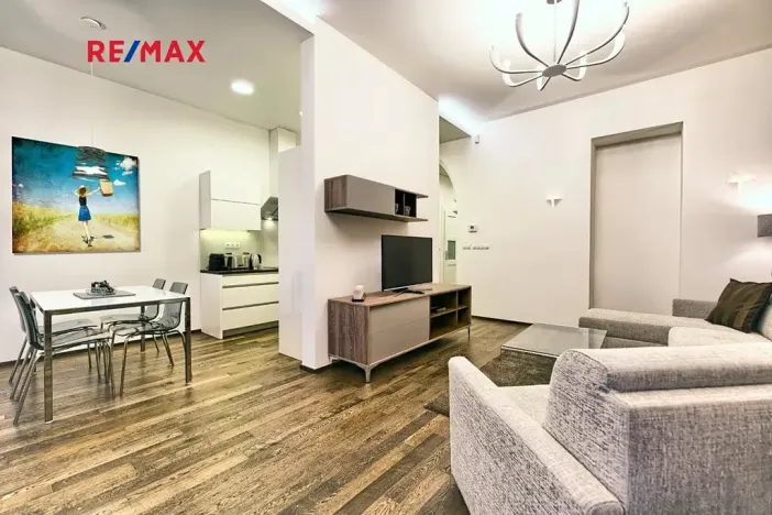 Prodej bytu 2+kk, Praha - Staré Město, Křižovnická, 71 m2