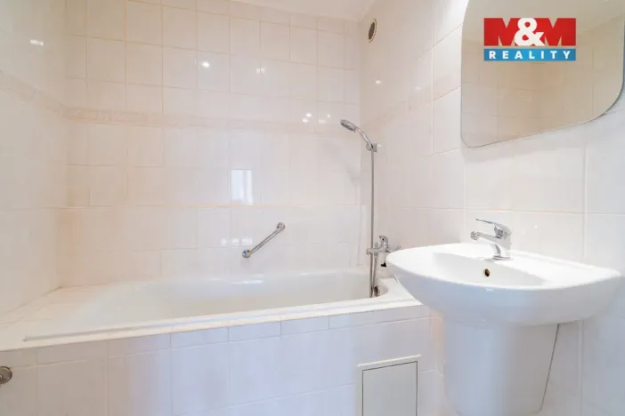 Prodej bytu 4+1, Trhové Sviny, Budovatelská, 82 m2