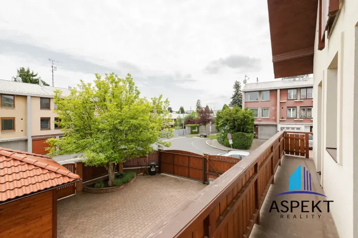 Pronájem bytu 1+kk, Praha - Kobylisy, Učitelská, 25 m2