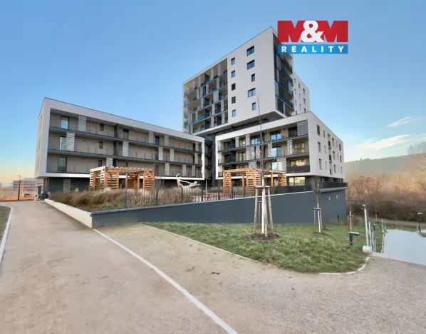 Pronájem bytu 1+kk, Praha, Mezi vodami, 30 m2