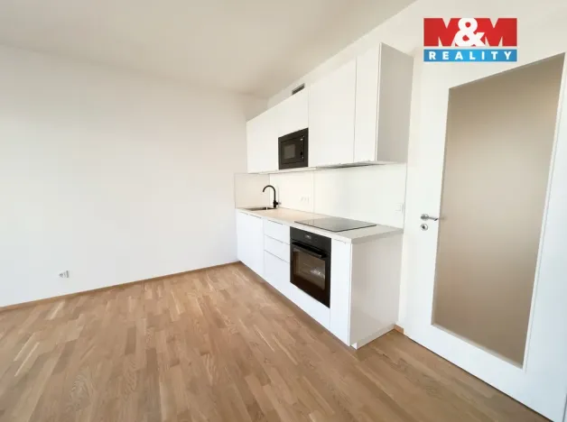 Pronájem bytu 1+kk, Praha, Mezi vodami, 30 m2