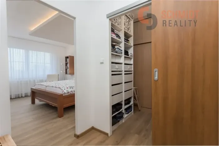 Prodej rodinného domu, Hustopeče, U Větrolamu, 300 m2