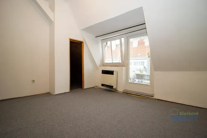 Pronájem atypického bytu, Praha - Nusle, Družnosti, 42 m2