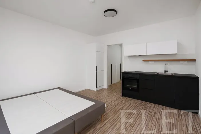 Pronájem bytu 1+kk, Praha - Libeň, Novovysočanská, 25 m2