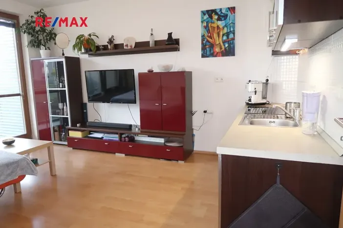 Pronájem bytu 1+kk, Praha - Hloubětín, Nepelova, 30 m2