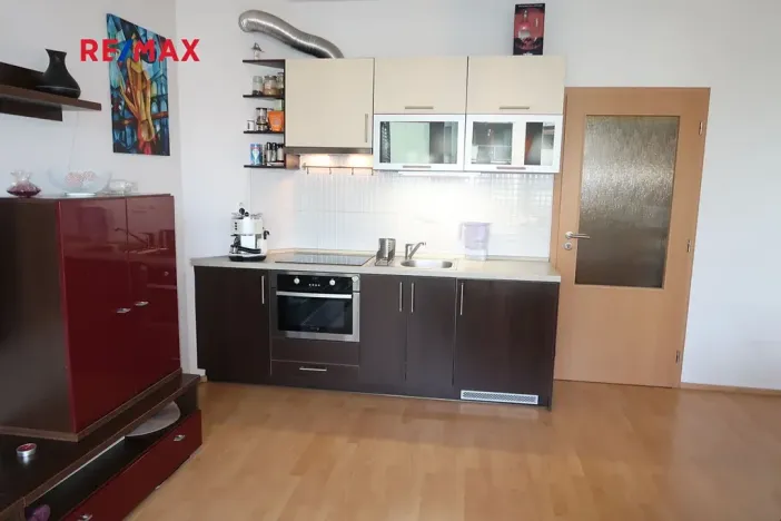 Pronájem bytu 1+kk, Praha - Hloubětín, Nepelova, 30 m2