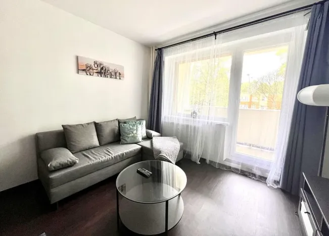 Pronájem bytu 2+kk, Karlovy Vary, Charkovská, 48 m2