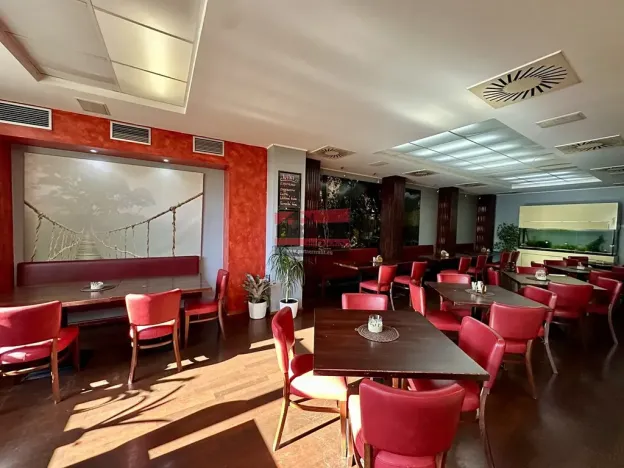 Prodej komerční nemovitosti, Veselí nad Lužnicí, náměstí T. G. Masaryka, 1037 m2