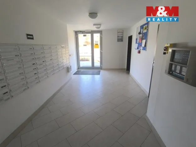 Pronájem bytu 1+kk, Praha - Horní Měcholupy, Mantovská, 31 m2