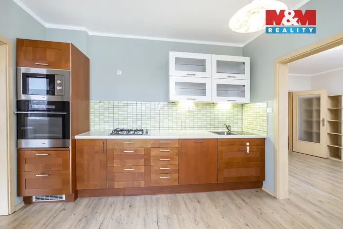 Prodej bytu 2+1, Pardubice - Studánka, Luďka Matury, 74 m2