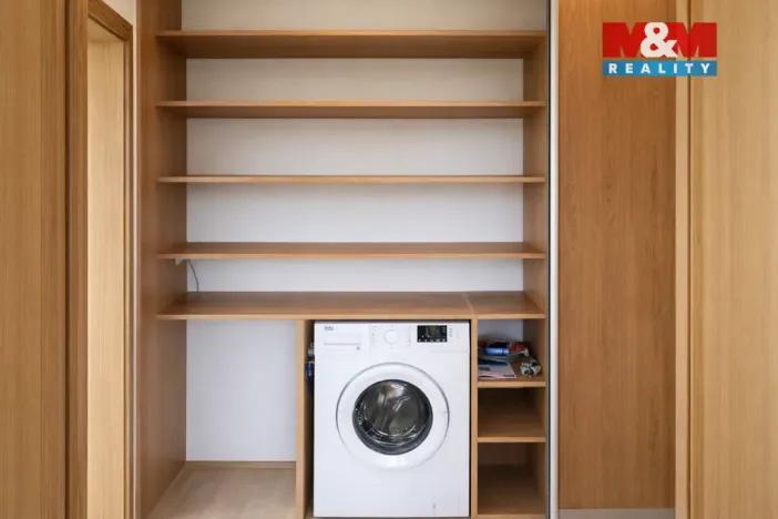 Prodej bytu 1+kk, Praha, Záveská, 32 m2