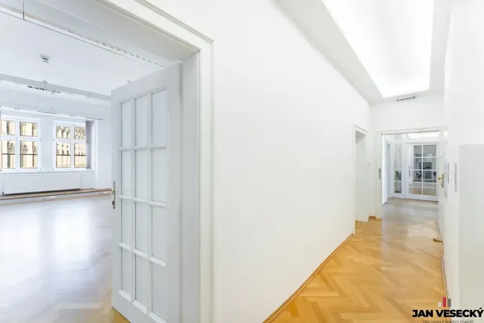 Pronájem kanceláře, Praha - Hradčany, Loretánské náměstí, 36 m2