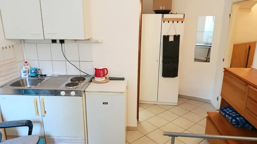 Pronájem komerční nemovitosti, Praha - Vinohrady, Lužická, 18 m2