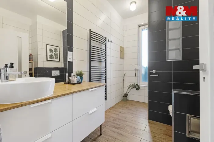 Pronájem rodinného domu, Bavoryně - U Vodojemu, 210 m2