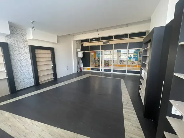 Pronájem obchodního prostoru, Zlín, náměstí Práce, 45 m2