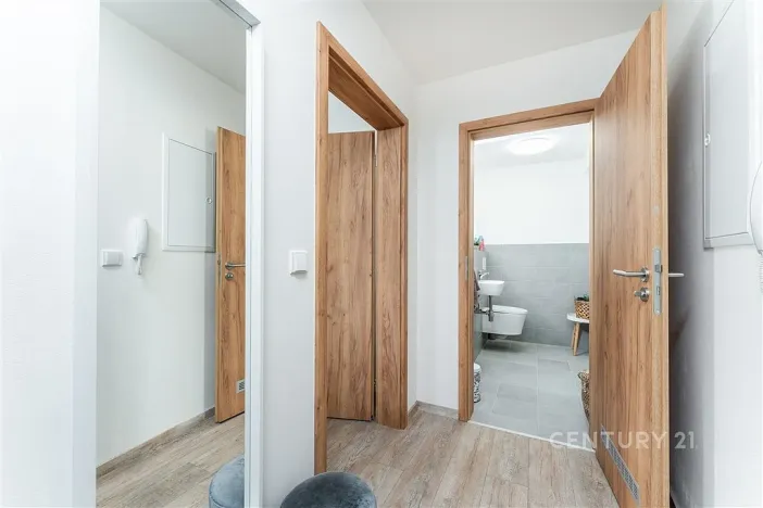 Pronájem bytu 2+kk, Praha, Plzeňská, 48 m2