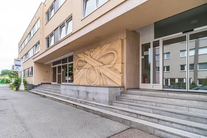 Pronájem kanceláře, Hradec Králové, Sušilova, 250 m2