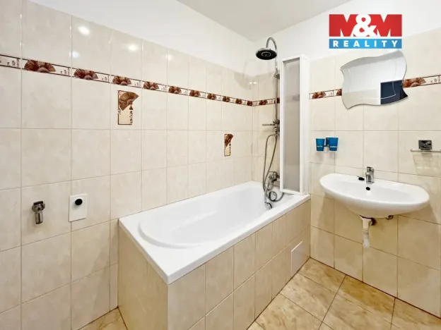 Pronájem bytu 2+1, Děčín - Děčín III-Staré Město, Oblouková, 74 m2