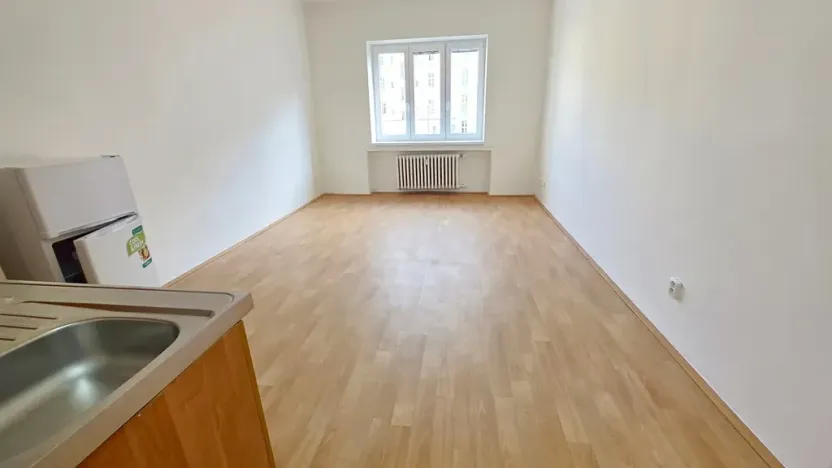 Pronájem bytu 1+kk, Praha - Vinohrady, Ondříčkova, 29 m2