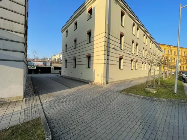 Pronájem garážového stání, Hradec Králové, Plácelova, 15 m2