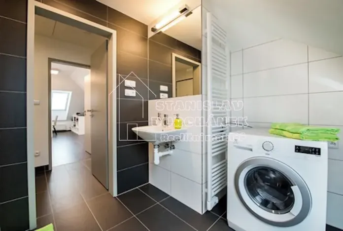 Pronájem bytu 1+kk, Praha - Kobylisy, Střelničná, 43 m2