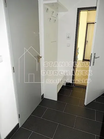 Pronájem bytu 1+kk, Praha - Kobylisy, Střelničná, 43 m2