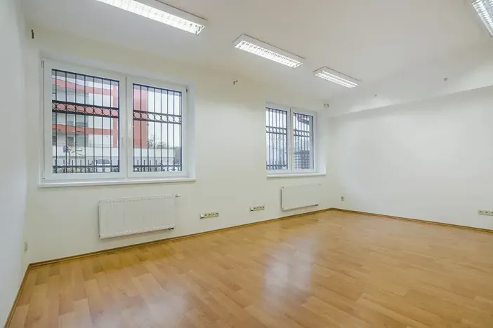 Pronájem kanceláře, Praha - Hloubětín, Nademlejnská, 29 m2