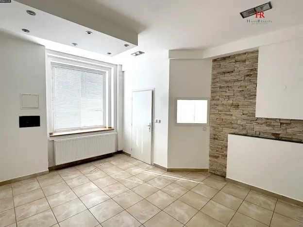 Pronájem obchodního prostoru, Benešov, Hráského, 80 m2