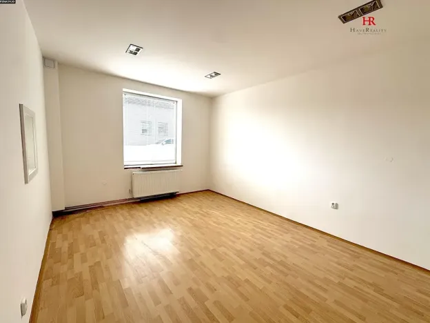 Pronájem obchodního prostoru, Benešov, Hráského, 80 m2