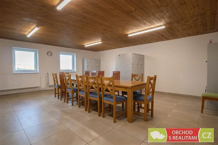 Pronájem skladu, Morašice, 2710 m2