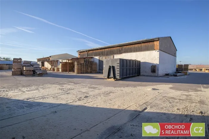 Pronájem výrobních prostor, Morašice, 2710 m2