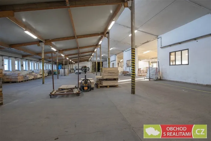 Pronájem výrobních prostor, Morašice, 2710 m2